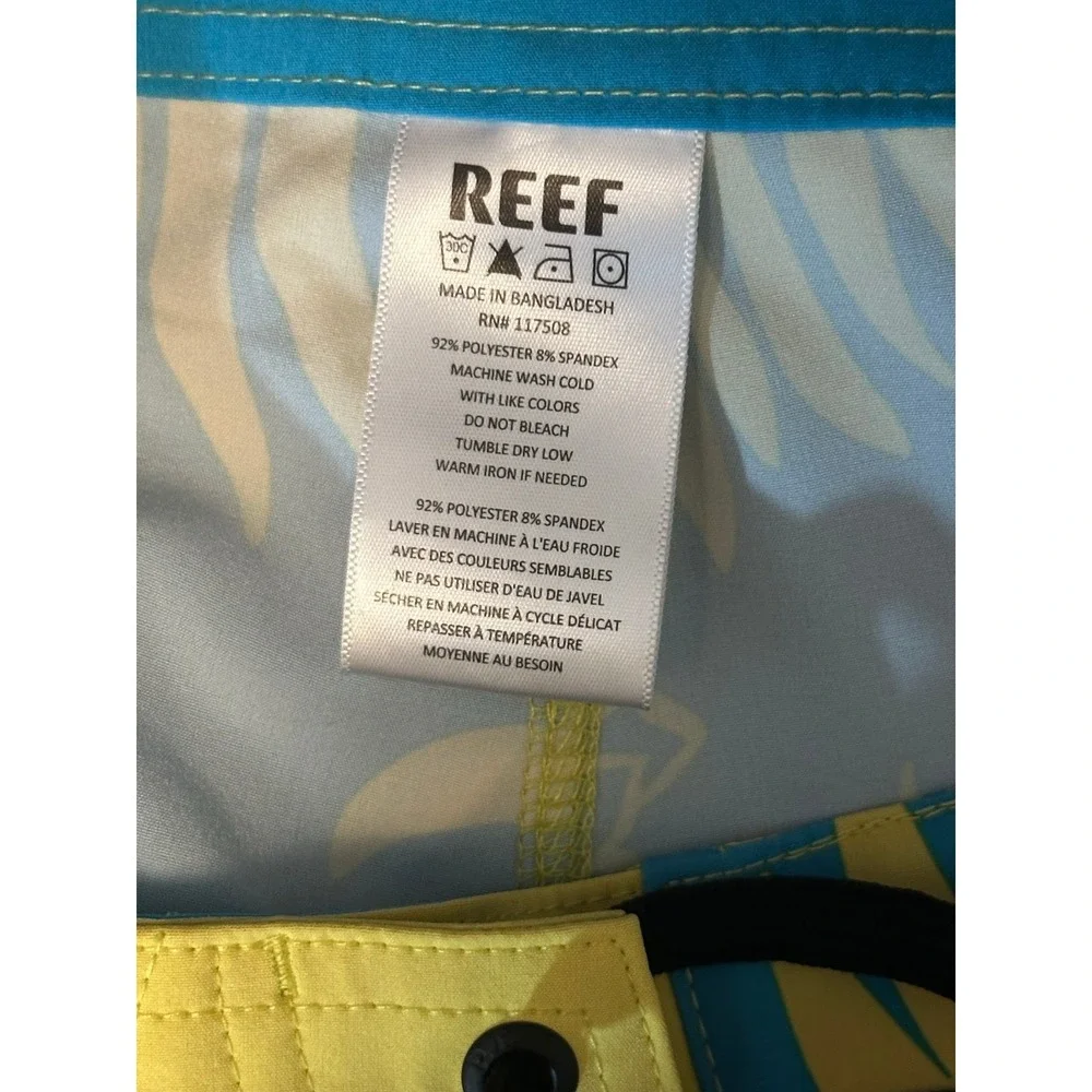 Reef Blue and Yellow Floral Board Shorts – Men's Size 32 Swimming, Beach, Summer